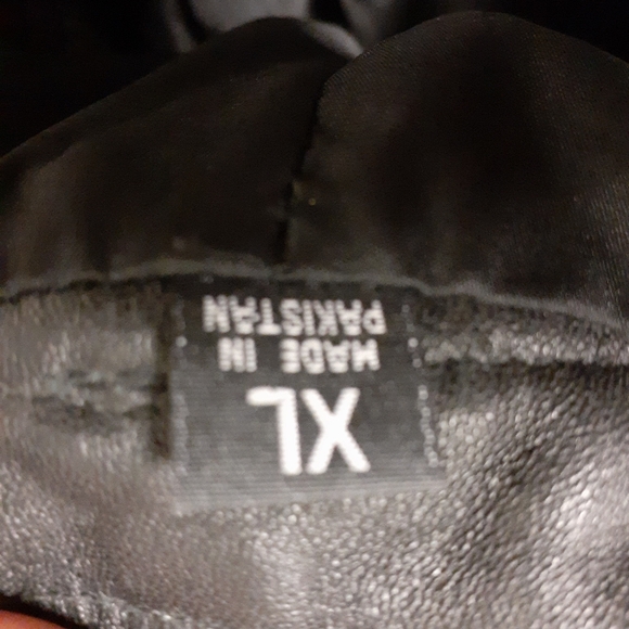 Leather shorts - Picture 3 of 8